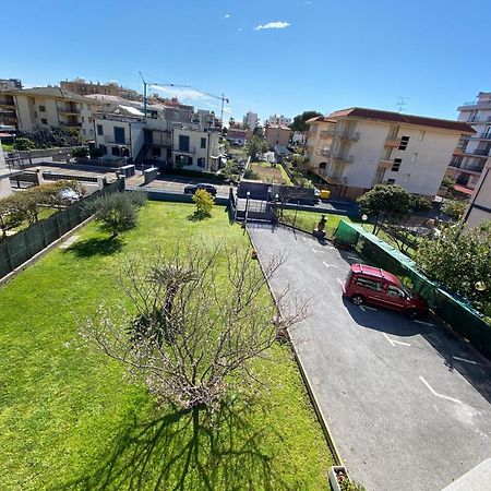 Aparthotel I Fiori Di Pietra Pietra Ligure Zewnętrze zdjęcie