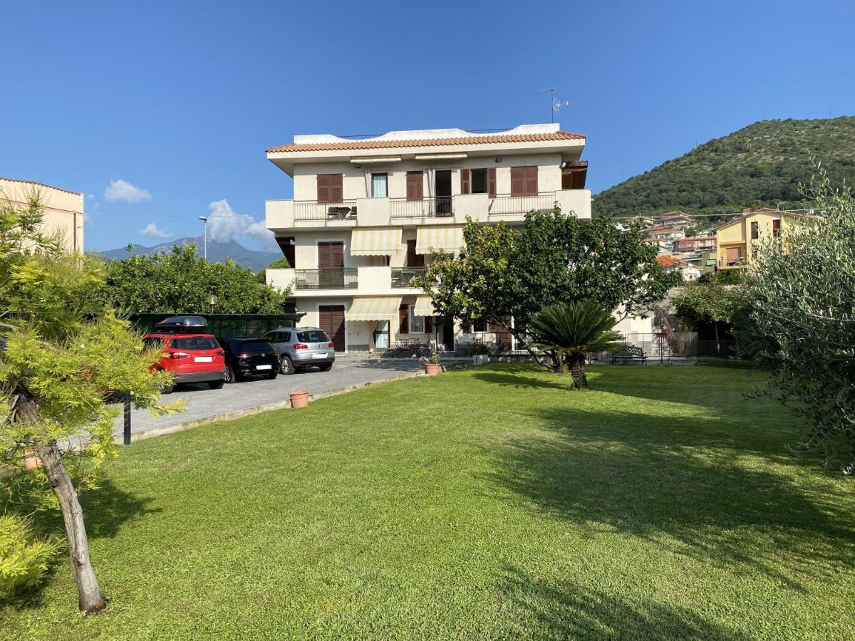 Aparthotel I Fiori Di Pietra Pietra Ligure Zewnętrze zdjęcie