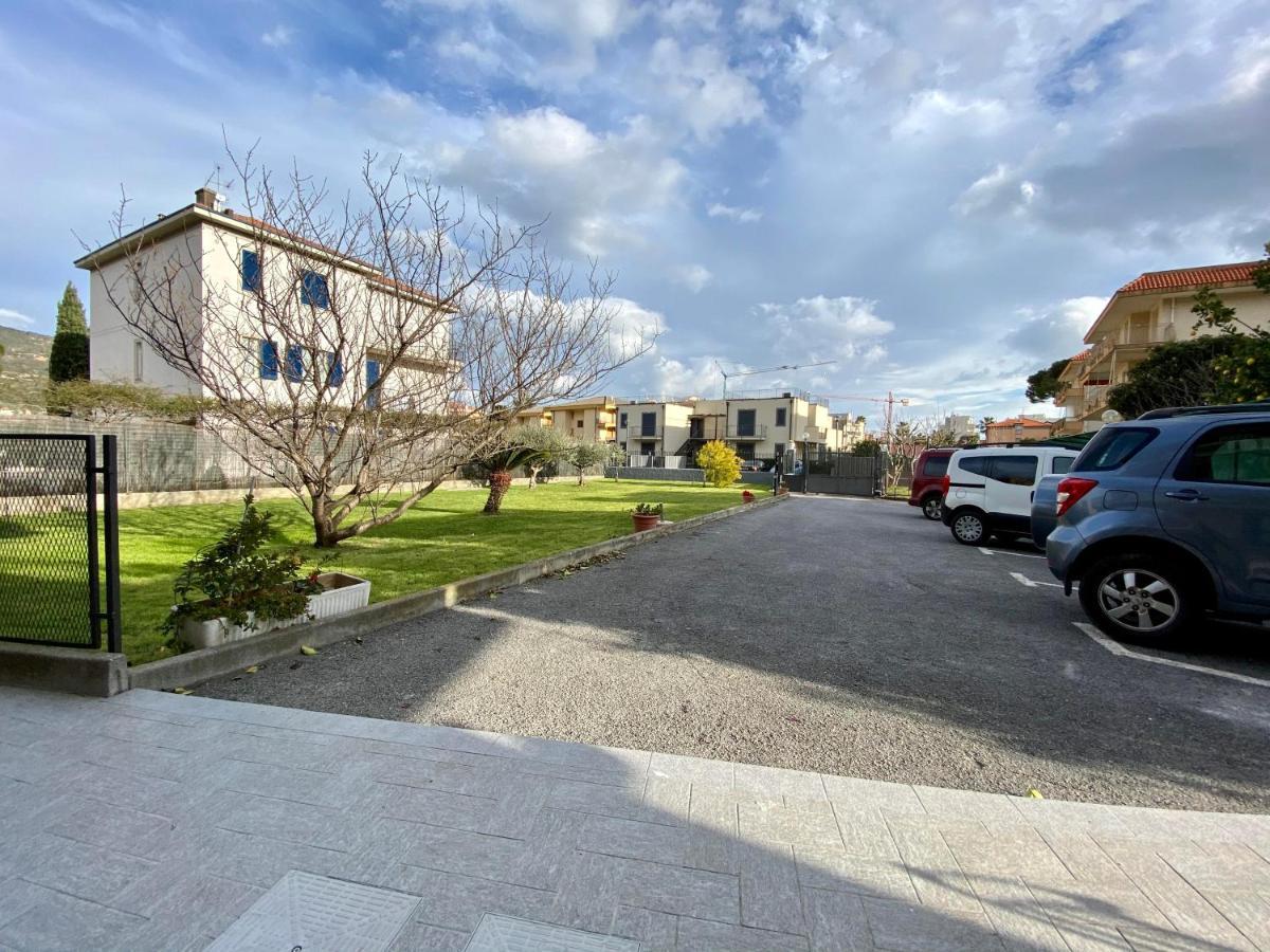 Aparthotel I Fiori Di Pietra Pietra Ligure Zewnętrze zdjęcie