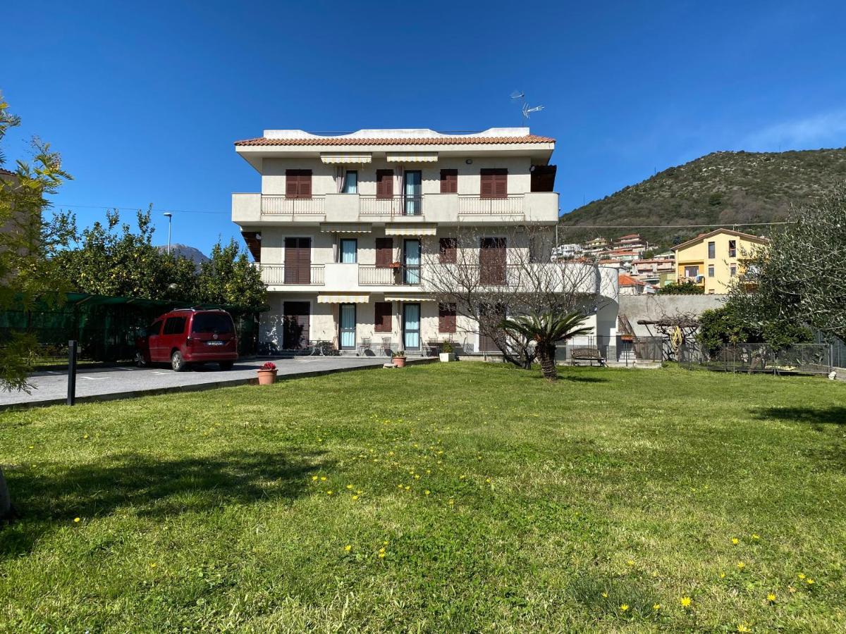 Aparthotel I Fiori Di Pietra Pietra Ligure Zewnętrze zdjęcie