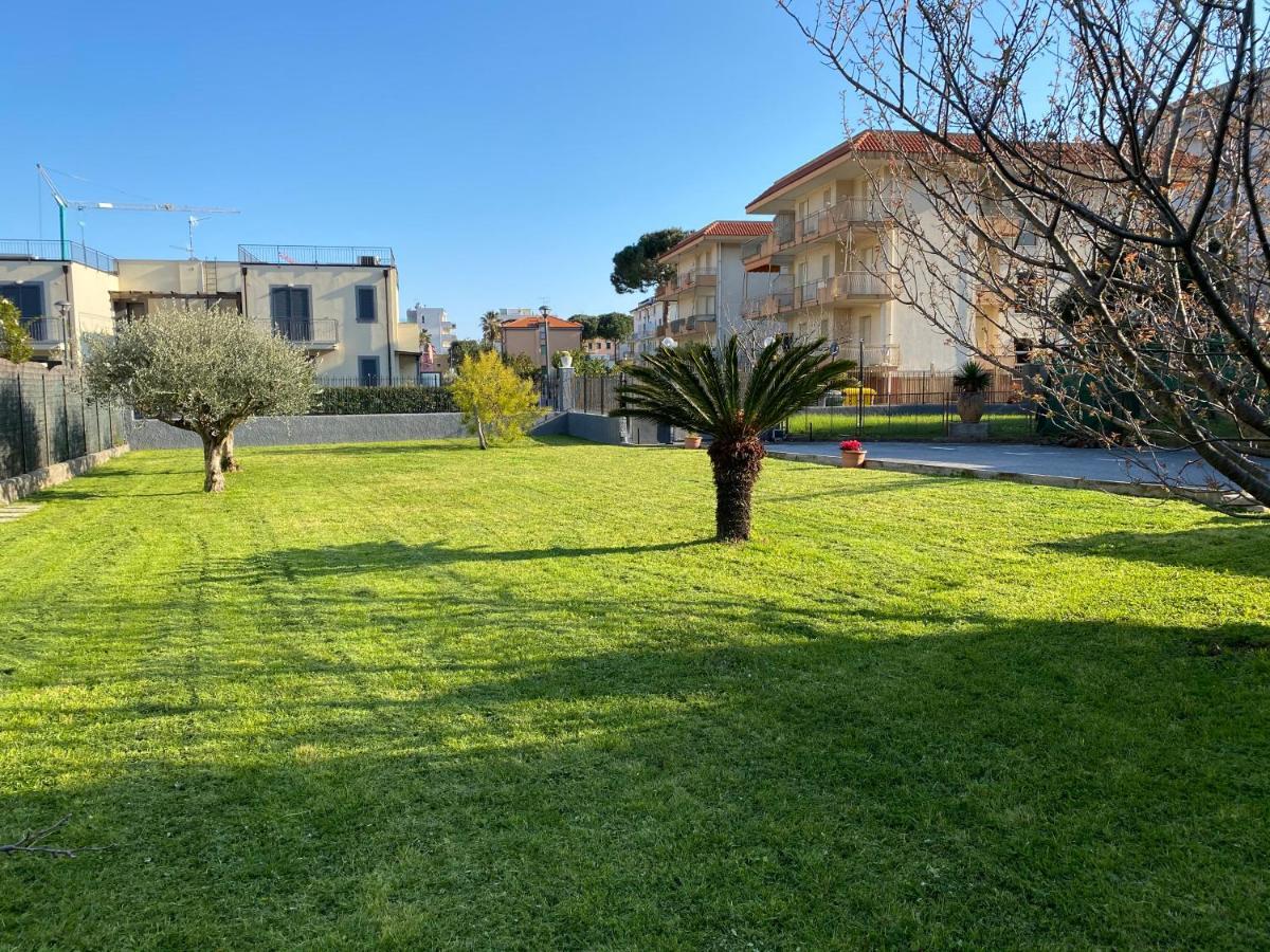 Aparthotel I Fiori Di Pietra Pietra Ligure Zewnętrze zdjęcie